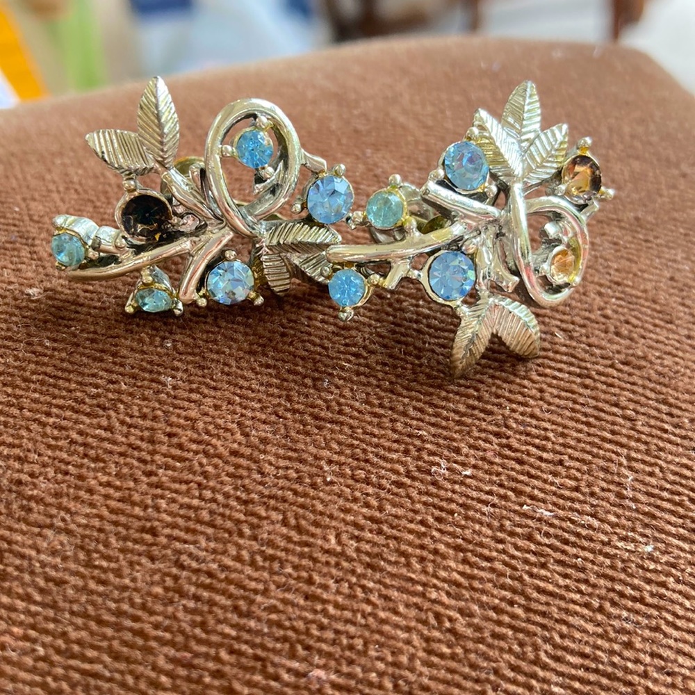 Coro pastel blue screw back earrings. 1950s.
